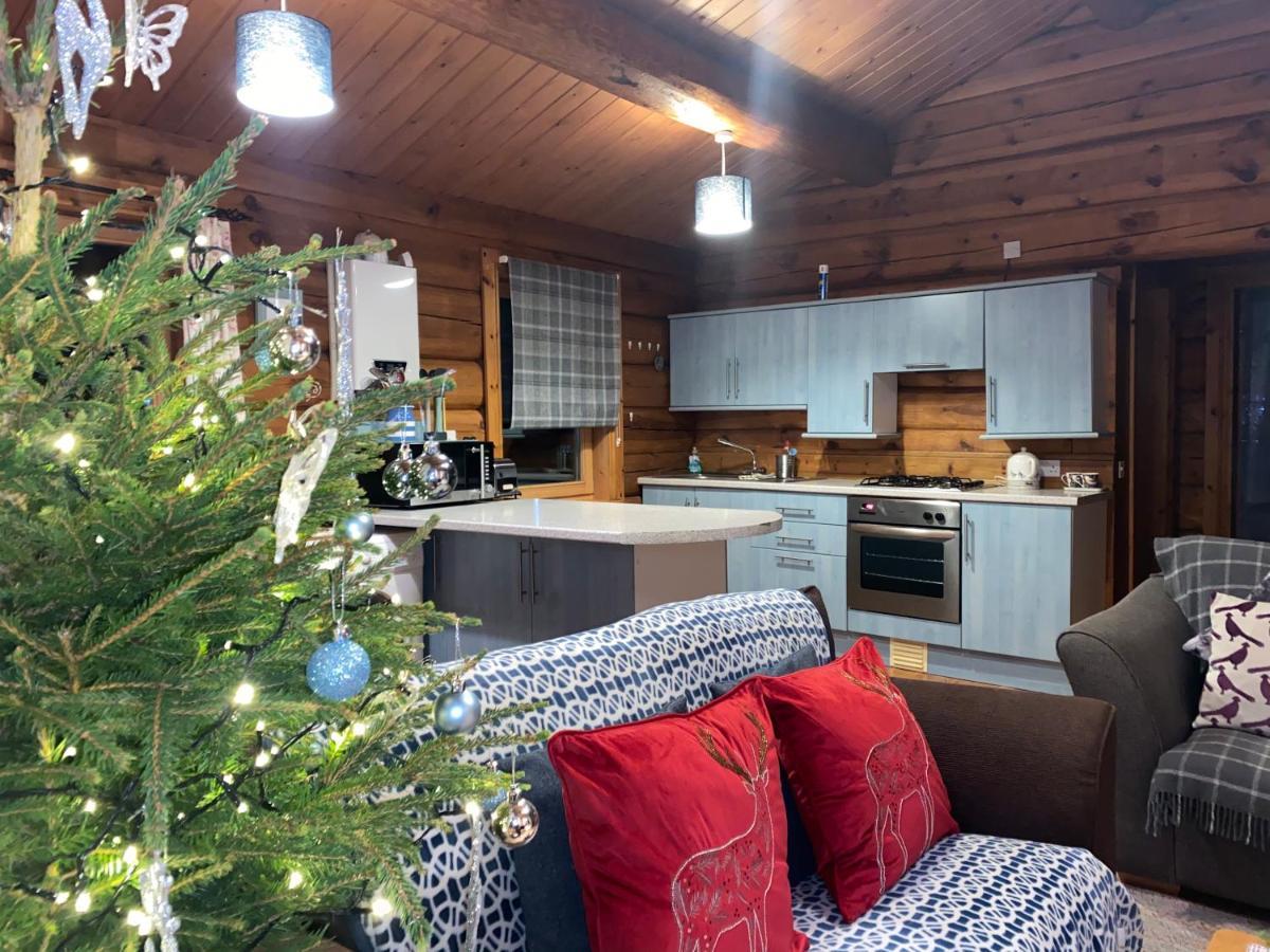 Log Home Village Ълвърстън Екстериор снимка